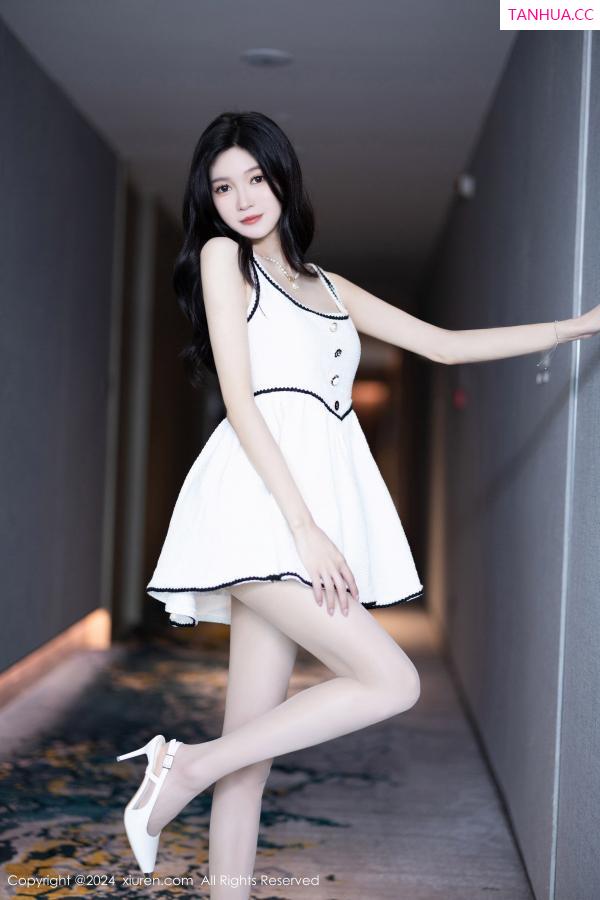 程程程  [XiuRen]高清写真图 2024.07.15 No.8861 程程程- 丝袜美腿第3张图片